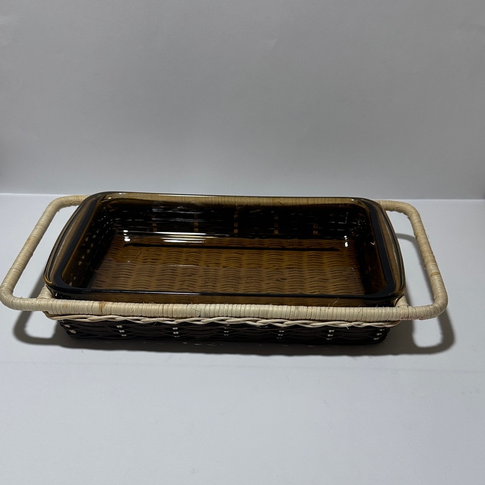 Vintage Pyrex Rectangular Amber Glass Baking Dish 232-N w/ Wicker Basket Carrier - Picture 2 of 13